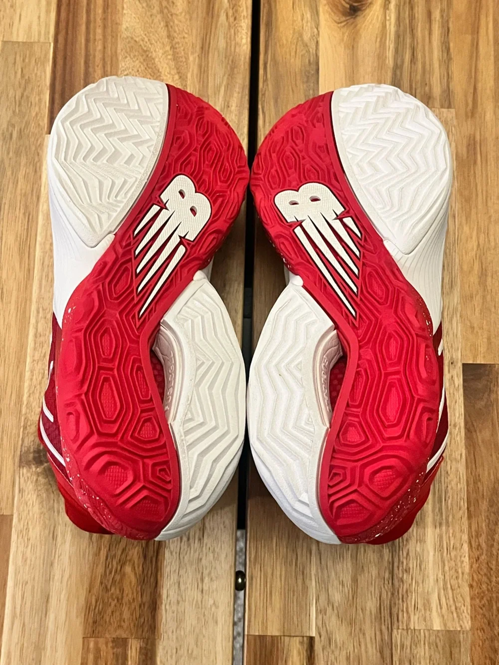 New Balance Two WXY V4 BB Shoes, M 8 / W 9.5, Optio White/Team Red, Like New